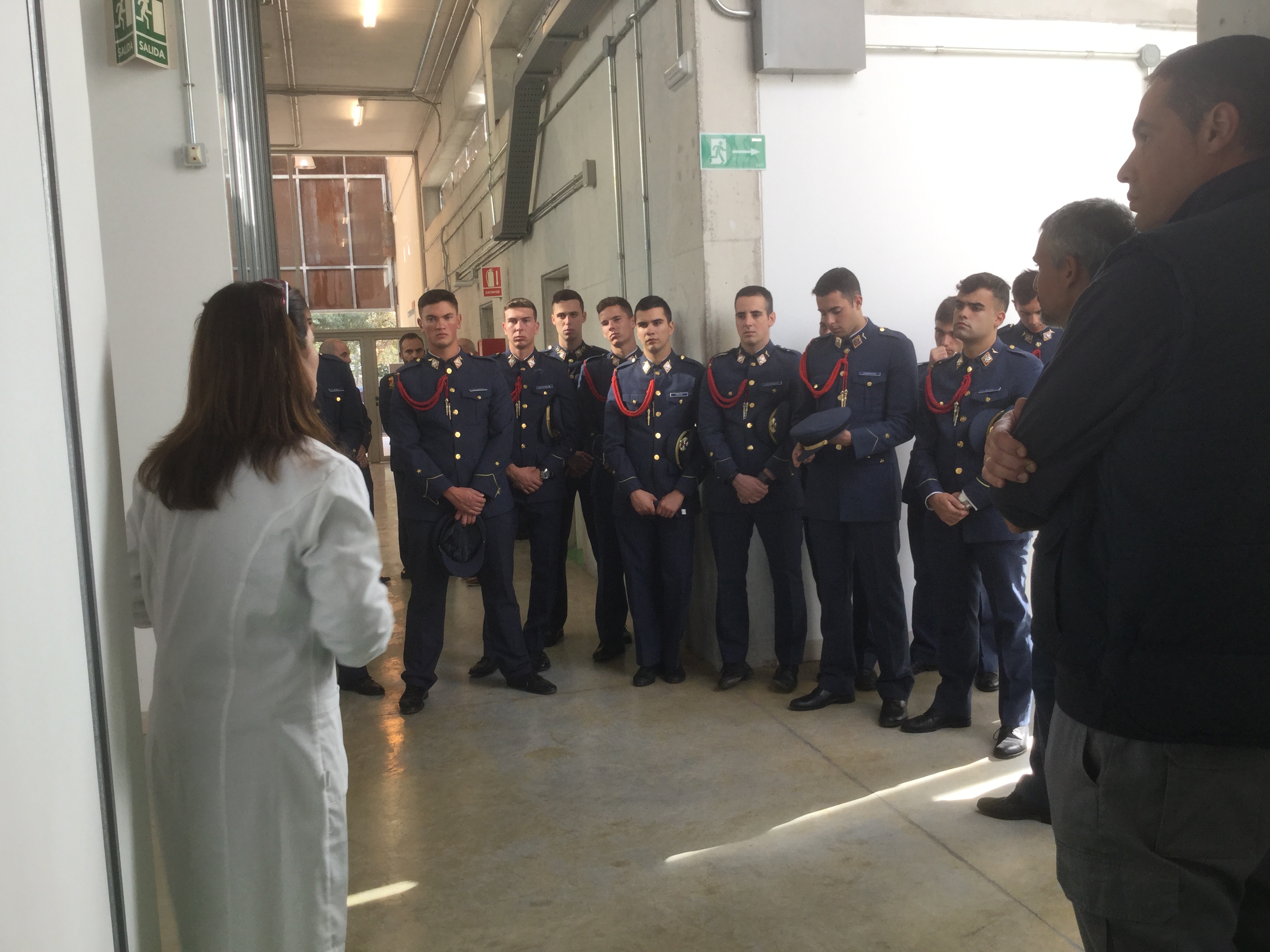 Imagen de carrusel En su visita al ACTI los alumnos también visitaron las instalaciones del edificio CAID.