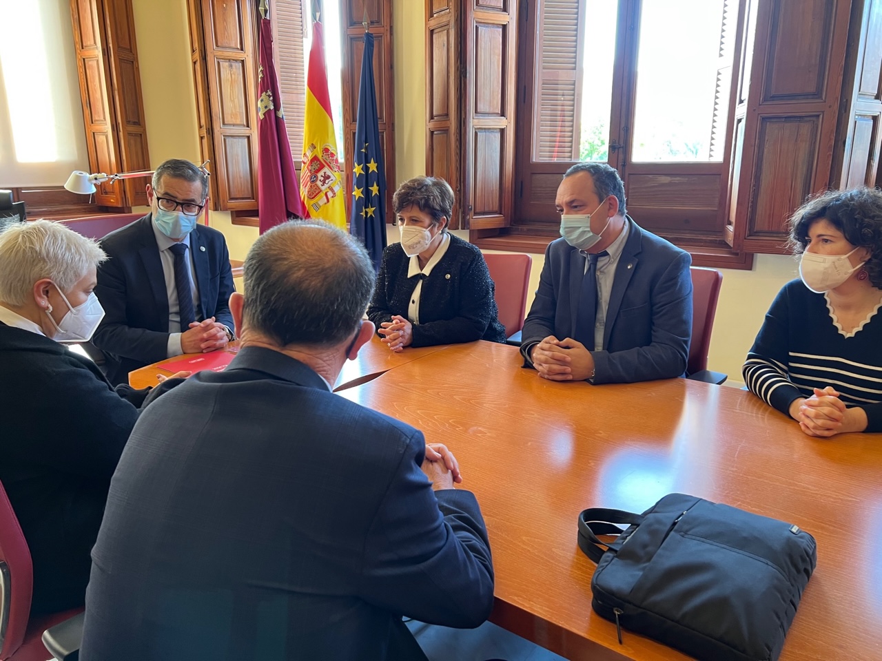 La cónsul de Colombia en Valencia, Rosa María Cárdenas Lesmes, visita la Universidad de Murcia