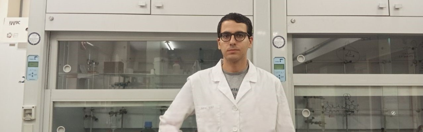 El investigador de Química Orgánica Adrián Saura recibe una beca Junior Leader de la Fundación 
