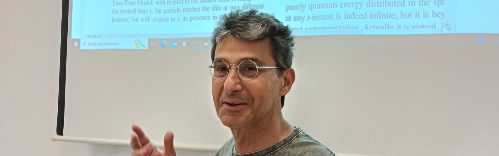 Giuseppe Raguní, investigador de la UMU, postula una nueva dimensión temporal en la mecánica cuántica