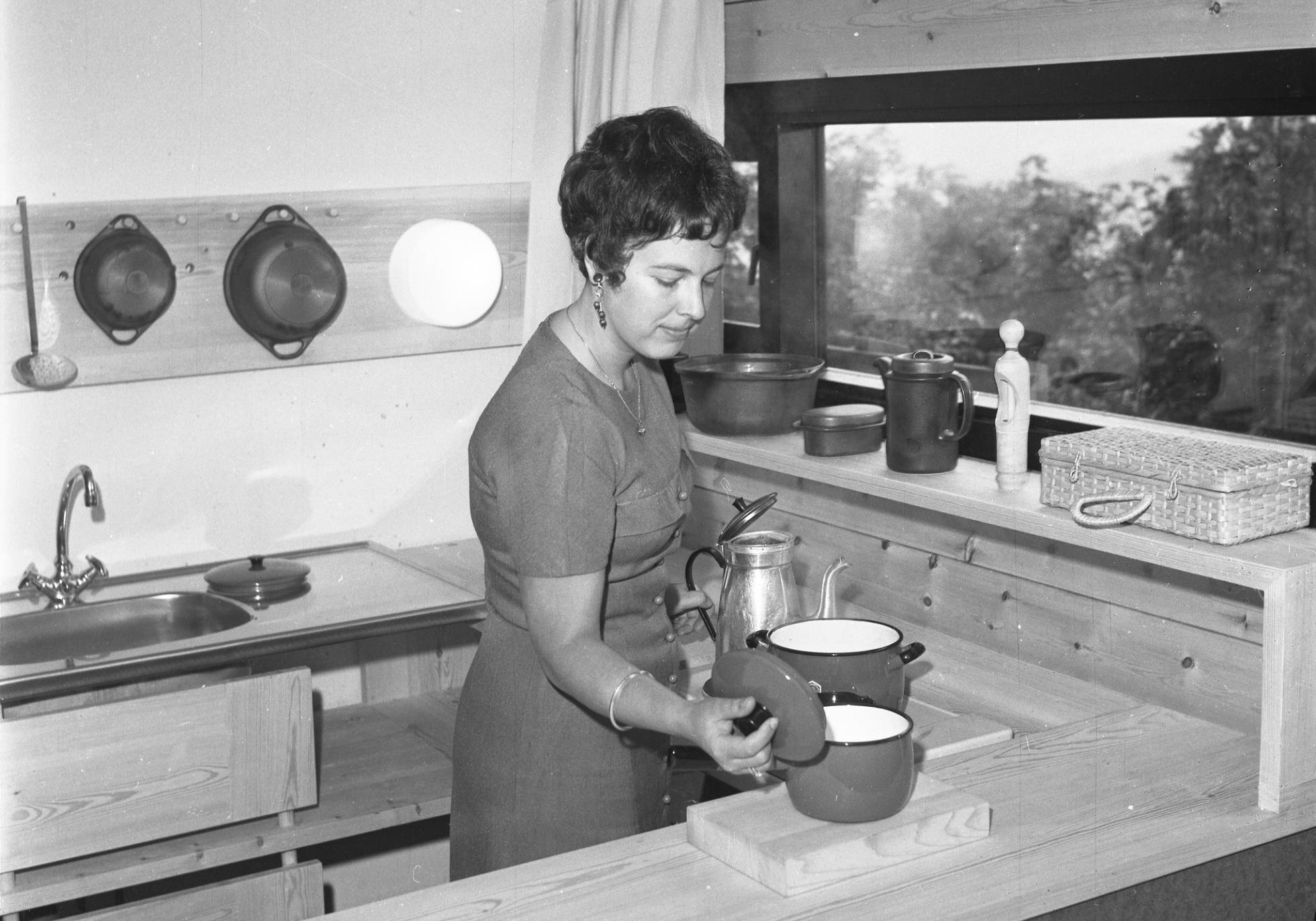 Si está en la cocina, es una mujer: cómo los algoritmos refuerzan los prejuicios
