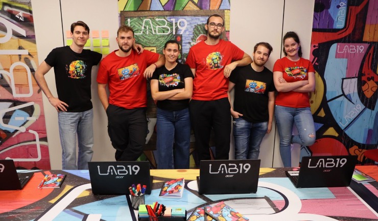 Dos estudiantes de la facultad partipan el el proyecto LAB19 con el Grupo Fuertes
