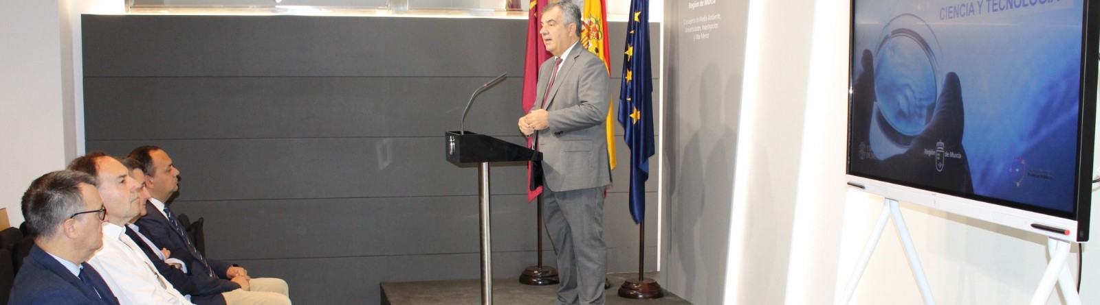 La Cátedra de Políticas Públicas presenta su estudio sobre las necesidades de los investigadores en la Región de Murcia