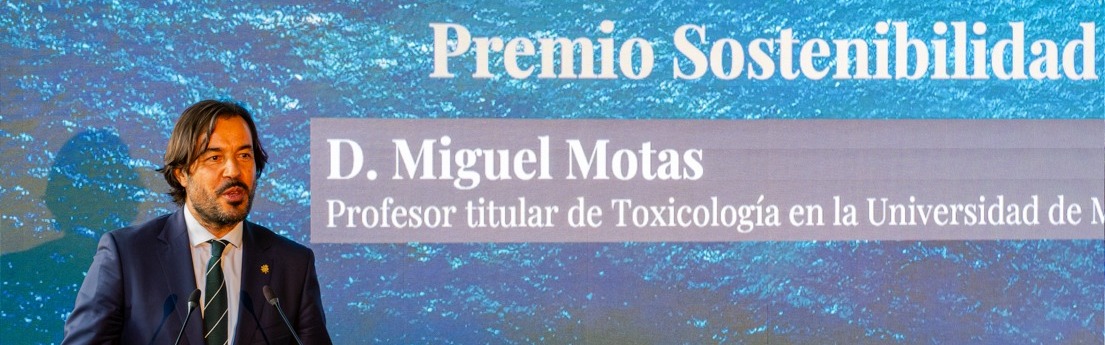 El profesor Miguel Motas, Premio Sostenibilidad de Animal's Health