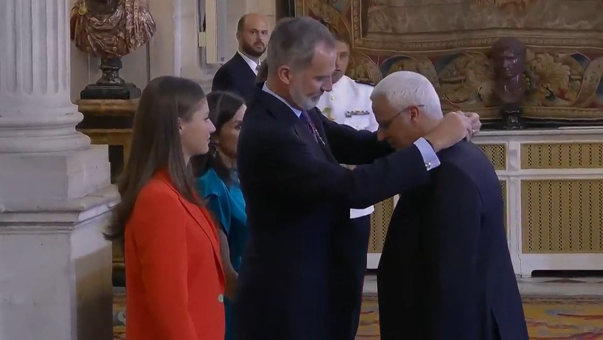 El profesor de la UMU Ángel Pérez Ruzafa, condecorado con la Orden del Mérito Civil